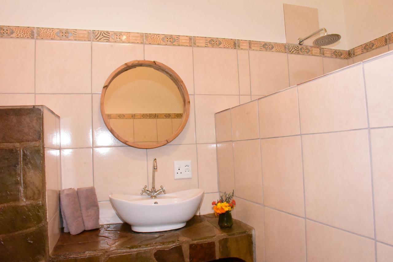 Cheetah View Lodge Otjiwarongo Extérieur photo